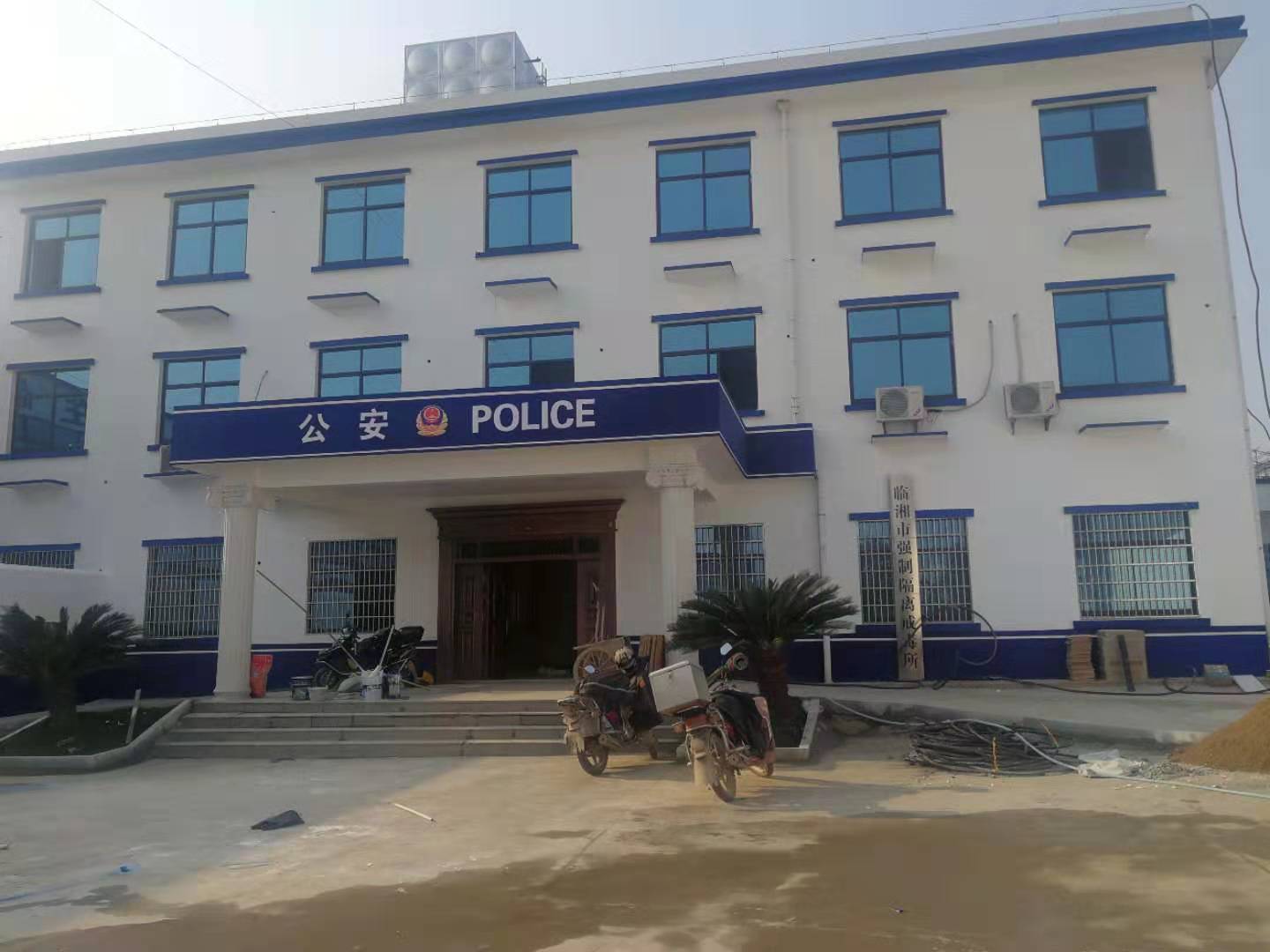 明邦工作人员在岳阳临湘安装调试康明斯发电机组3