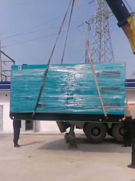 明邦工作人员在岳阳临湘安装调试康明斯发电机组5