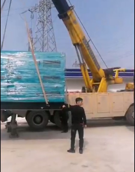 明邦工作人员在岳阳临湘安装调试康明斯发电机组6