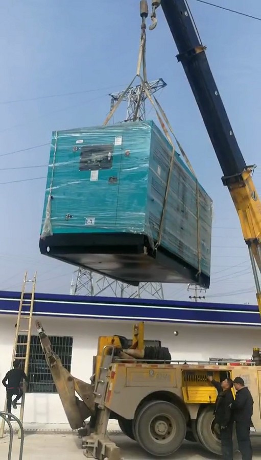 明邦工作人员在岳阳临湘安装调试康明斯发电机组8