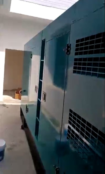 明邦工作人员在岳阳临湘安装调试康明斯发电机组9