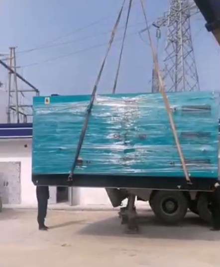 明邦工作人员在岳阳临湘安装调试康明斯发电机组10