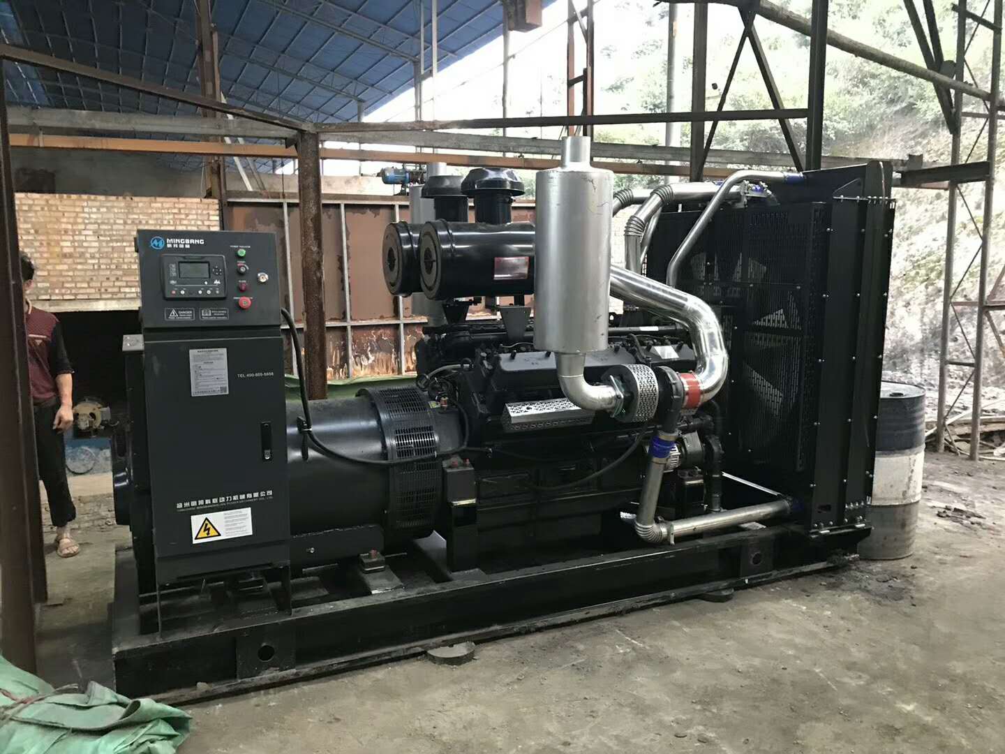 明邦工作人员正在江西萍乡进行发电机安装调试2