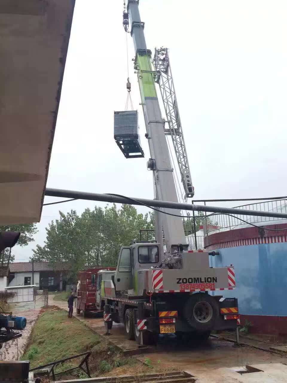 明邦工作人员在浏阳进行发电机安装调试