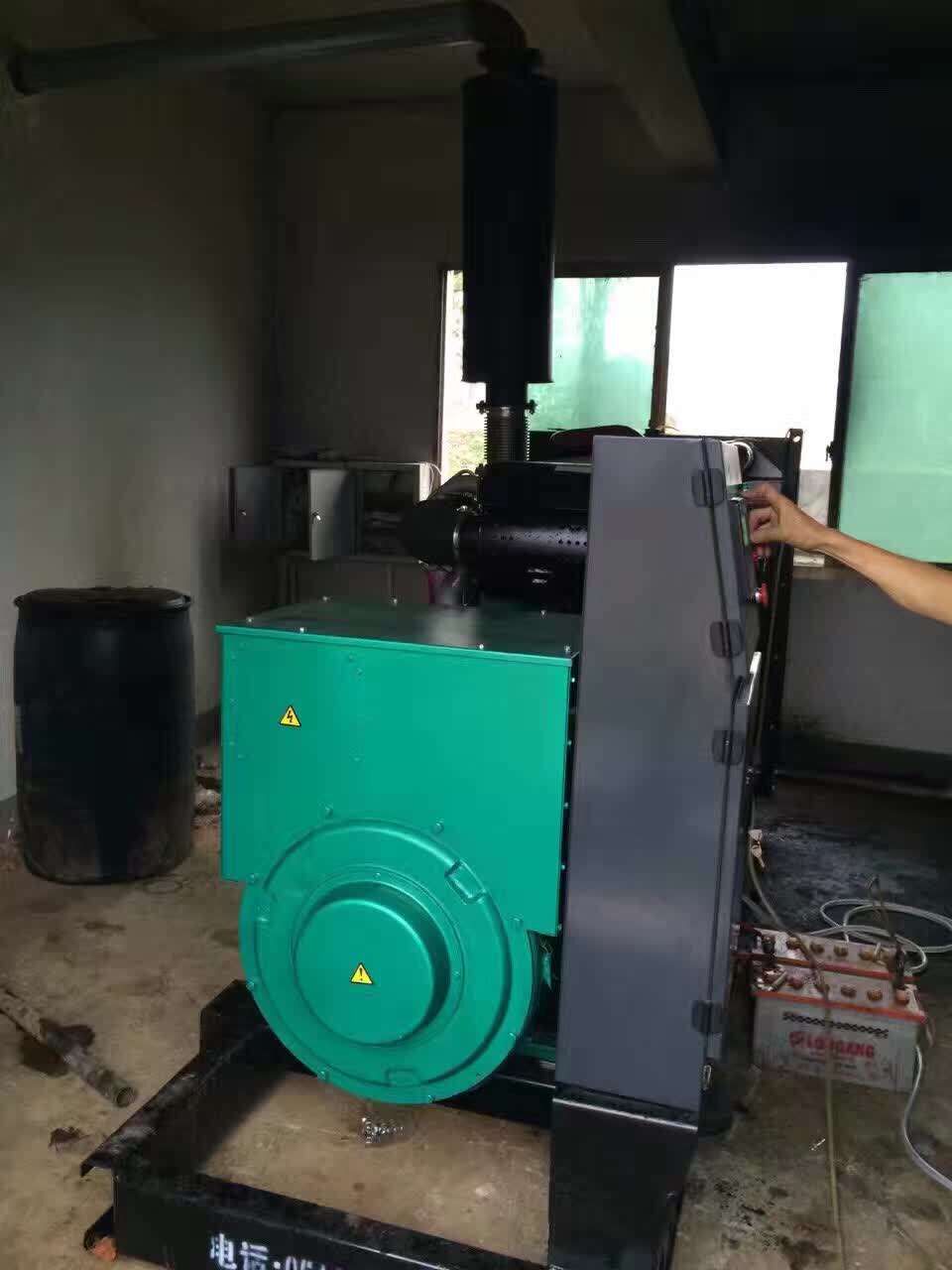 明邦工作人员在浏阳进行发电机安装调试2
