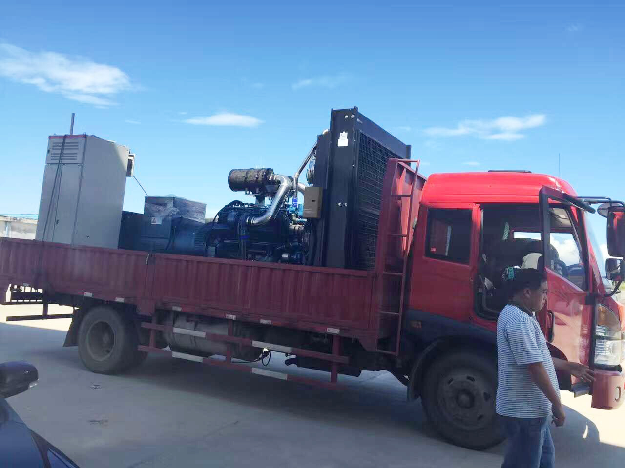 明邦工作人员在永州东安进行900kw康明斯发电机安装调试1