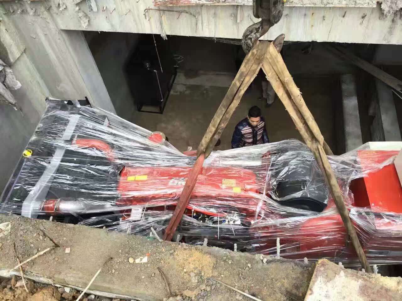 明邦工作人员在岳阳安装调试400kw沃尔沃发电机2